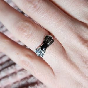 MEG GIRARD ONYX PETITE BOWTIE RING SIZE 6